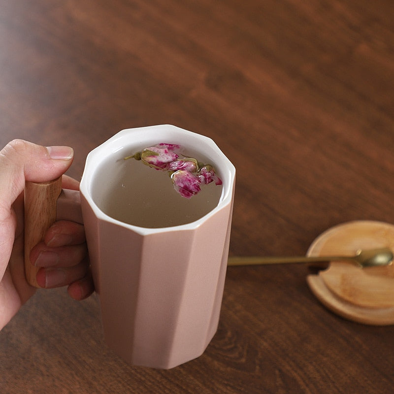 Caneca de Cerâmica com Alça de Madeira